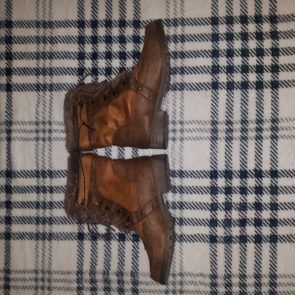 Pop brown Booties with faux fur inside. - Picture 2 of 2